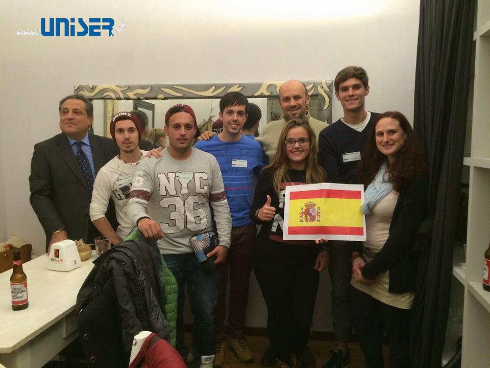 Sindaco di Riolo e ragazzi spagnoli all'Aperitandem